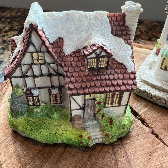 Hand Painted Cottages - Picture 5 of 16